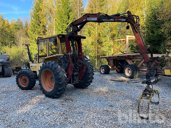 Traktor med skogskran Valmet 615 3 of 6