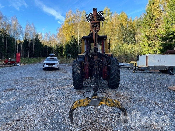 Traktor med skogskran Valmet 615 4 of 6