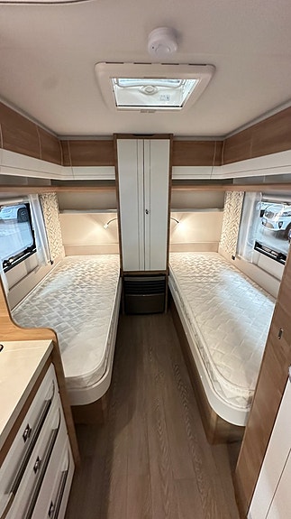 Hobby Hobby 460 De Luxe Långbädd, mover, markis, 1 ägare 5 of 28