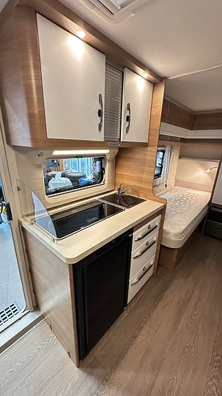 Hobby Hobby 460 De Luxe Långbädd, mover, markis, 1 ägare 7 of 28