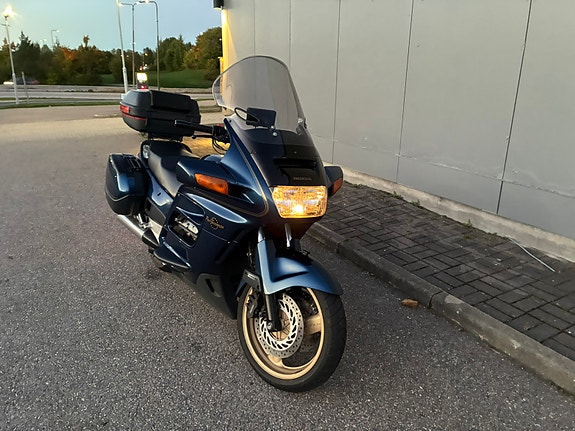 Honda ST1100 Pan-European, Besiktad , CarPlay , Nya däck 2 of 14