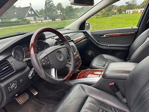 Mercedes-Benz R500 4 of 12