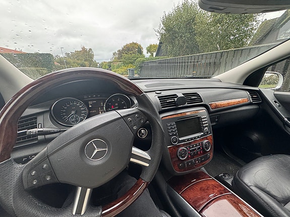 Mercedes-Benz R500 12 of 12