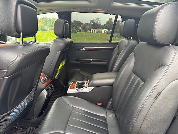 Mercedes-Benz R500 6 of 12