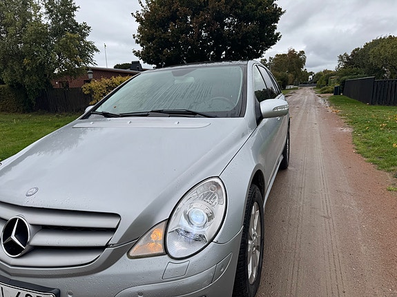 Mercedes-Benz R500 2 of 12