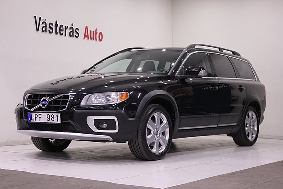 Volvo XC70 2 of 28