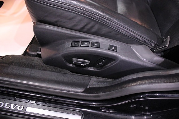 Volvo XC70 10 of 28