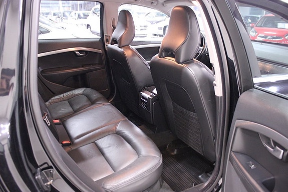 Volvo XC70 16 of 28
