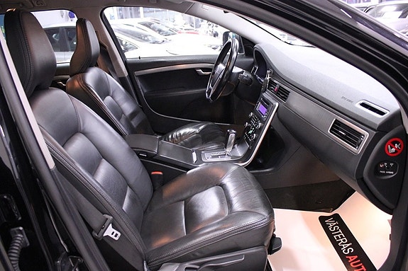 Volvo XC70 14 of 28
