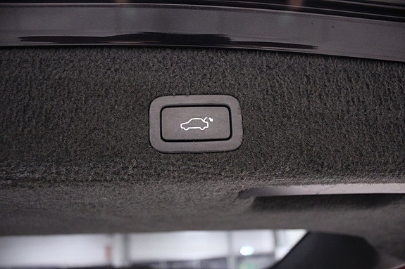 Volvo XC70 18 of 28