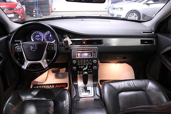 Volvo XC70 12 of 28