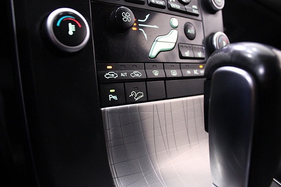 Volvo XC70 26 of 28