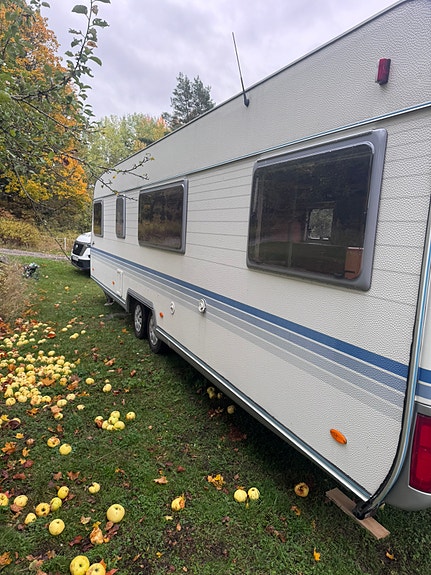 Adria Unica C 743 PU 2004 - Stor Boggivagn - Renoveringsobjekt - Fuktskada i golv 5 of 13