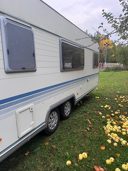 Adria Unica C 743 PU 2004 - Stor Boggivagn - Renoveringsobjekt - Fuktskada i golv 3 of 13