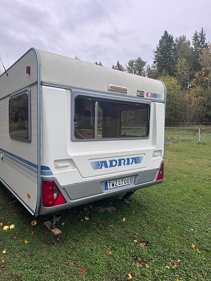 Adria Unica C 743 PU 2004 - Stor Boggivagn - Renoveringsobjekt - Fuktskada i golv 6 of 13