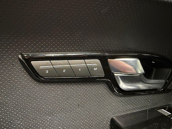 Land Rover Range Rover Evoque 17 of 23