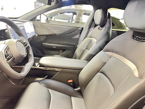 Mazda CX-6e 5 of 6