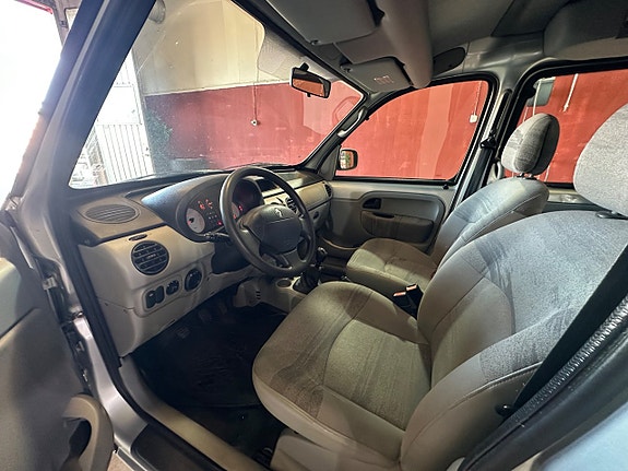 Renault Kangoo Express 9 of 11