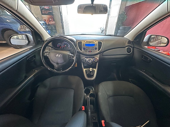 Hyundai i10 8 of 10