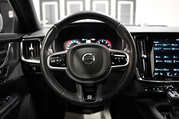 Volvo S90 16 of 29