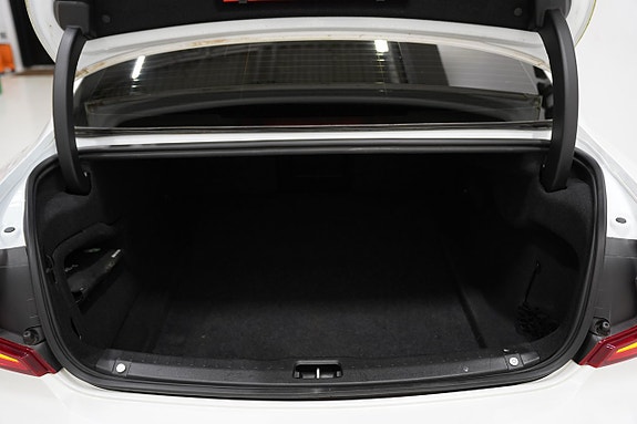 Volvo S90 28 of 29