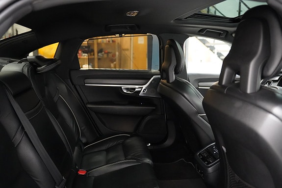 Volvo S90 27 of 29