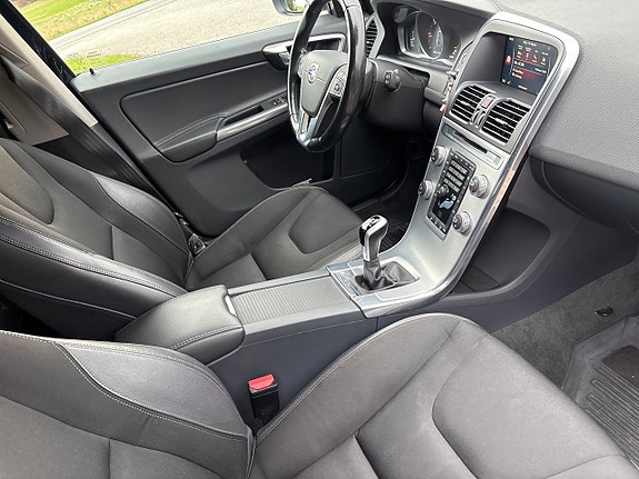 Volvo XC60 3 of 12