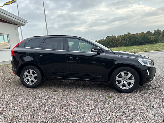 Volvo XC60 2 of 12