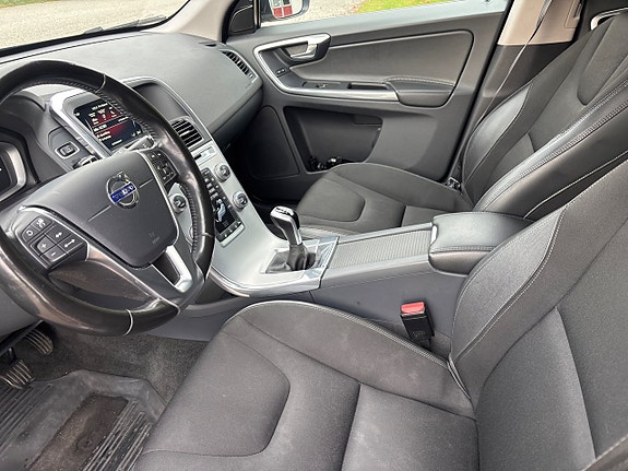Volvo XC60 6 of 12