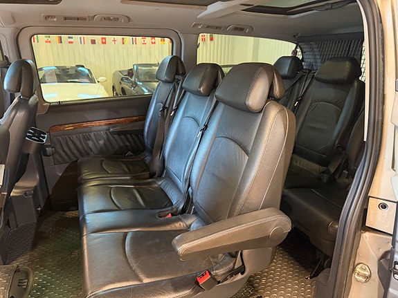Mercedes-Benz Viano 17 of 19