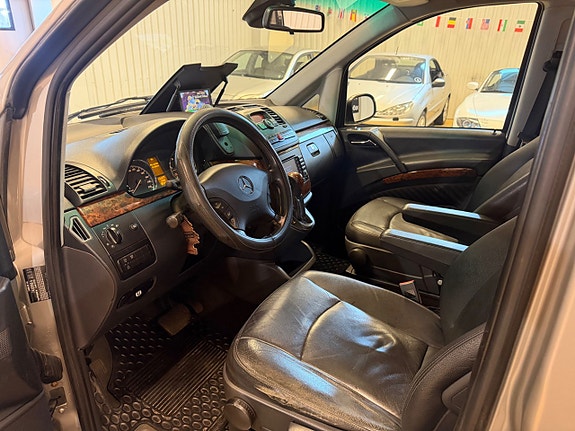Mercedes-Benz Viano 13 of 19