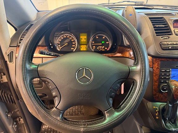 Mercedes-Benz Viano 7 of 19