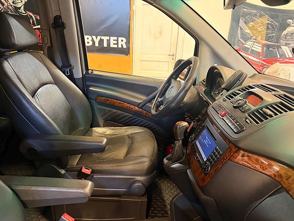 Mercedes-Benz Viano 14 of 19