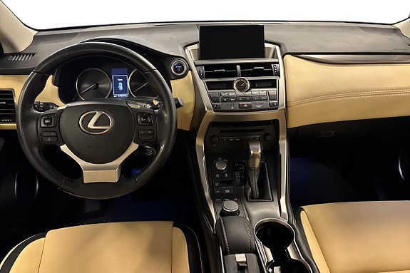 Lexus NX300h 8 of 22