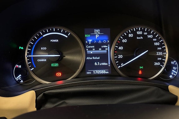 Lexus NX300h 14 of 22