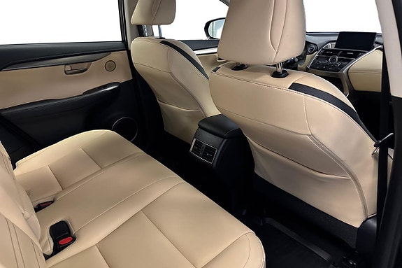 Lexus NX300h 7 of 22