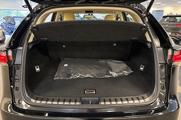 Lexus NX300h 10 of 22