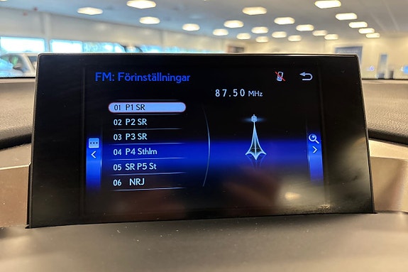 Lexus NX300h 13 of 22