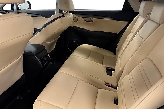 Lexus NX300h 11 of 22