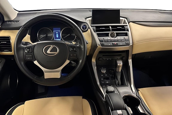 Lexus NX300h 9 of 22