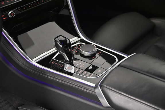 BMW M850i 14 of 27