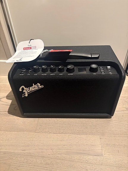 Fender Mustang LT40S nyskick !