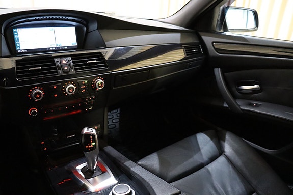 BMW 530i 24 of 28
