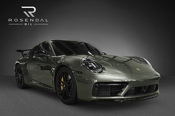 Porsche 911 Carrera 4 GTS 6 of 17