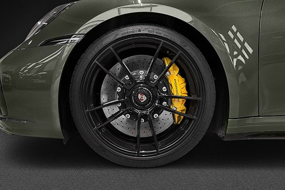 Porsche 911 Carrera 4 GTS 8 of 17