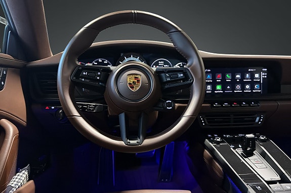 Porsche 911 Carrera 4 GTS 12 of 17