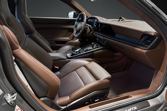 Porsche 911 Carrera 4 GTS 17 of 17
