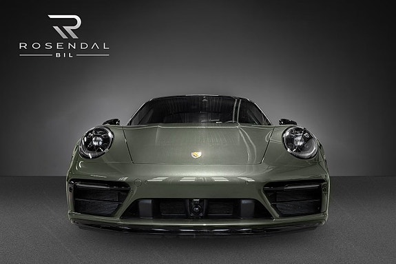 Porsche 911 Carrera 4 GTS 7 of 17