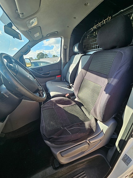 Hyundai H-1 7 of 10