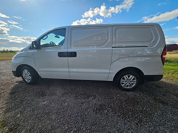 Hyundai H-1 4 of 10